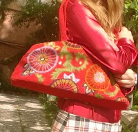 Bolso rojo bordado